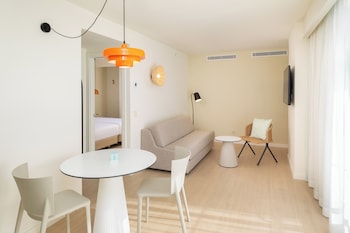 Sol Room with Lounge Ocean View