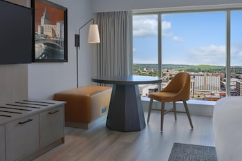 Room, 1 King Bed, City View (High Floor)