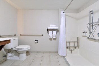 Standard Room, 1 Queen Bed, Roll-in Shower (Mobility)