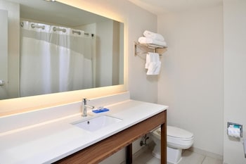 Suite, 2 Queen Beds (Living/Dining Area)