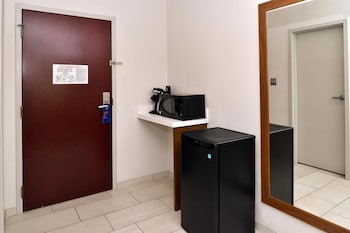 Standard Room, 1 Queen Bed, Accessible Bathtub (Mobility)