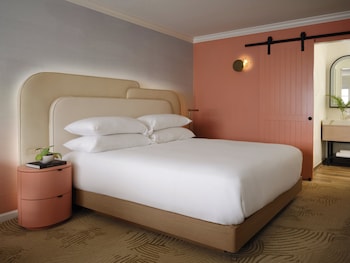 Room, 1 King Bed, Courtyard View