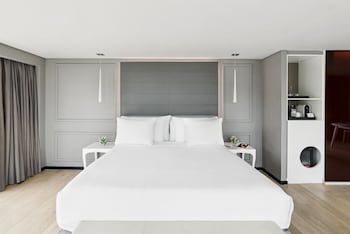 Junior Suite, Corner (View, Extra Bed, 2 adults + 1 child)