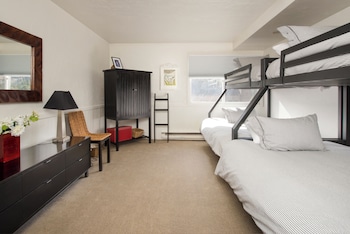 Condo, 2 Bedrooms, Kitchen, Mountain View