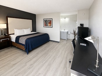 Deluxe Suite, 1 King Bed, Non Smoking, Hot Tub