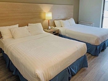 Room, 2 Queen Beds, Non Smoking