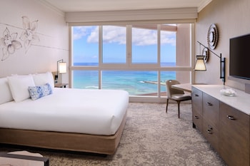 Club Premier Oceanfront 1 King Bed