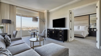 Suite (Doheny)