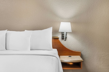 Deluxe Room, 1 King Bed (Smoke Free)