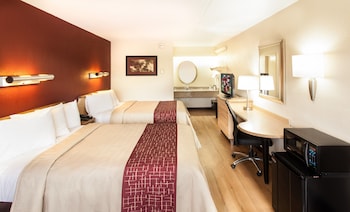 Deluxe Room, 2 Double Beds (Smoke Free)