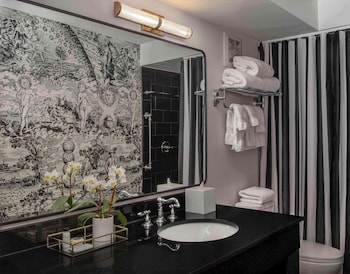 Deluxe Room, Multiple Beds (Grande Poolside Courtyard Two Queens)
