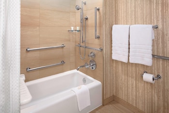 Studio, 1 King Bed with Sofa bed, Hearing Accessible (Mobility Accessible with Bathtub)