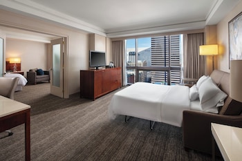 Suite, 1 Bedroom, Hearing Accessible (Mobility Accessible with Bathtub)