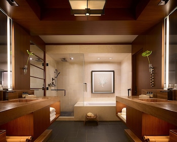 Room, 1 King Bed, Garden View