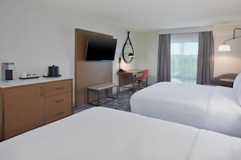 Standard Room, 2 Queen Beds, Mobility Accessible (Accessible Tub)