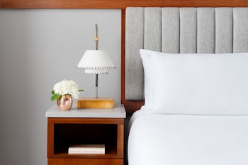 Deluxe Room, 1 King Bed