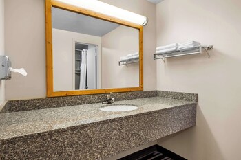 Standard Room, 1 King Bed, Refrigerator, Ground Floor