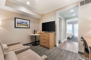 Standard Room, 1 Queen Bed, Non Smoking, Balcony