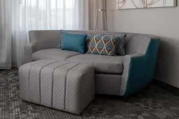 Room, 1 King Bed, Accessible (Mobility/Hearing Roll In Shower)