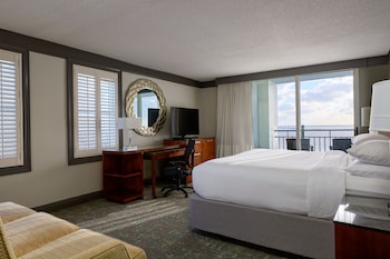 1 King Bed, Waterfront, Main Tower, Guest Room