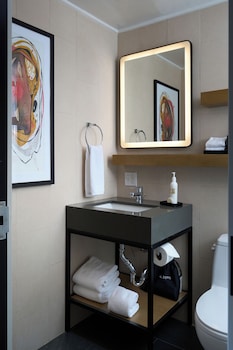One Bedroom King Suite