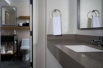 Deluxe Double Guestroom