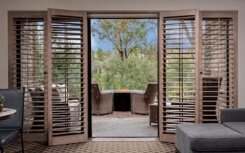 Studio Suite with Firepit