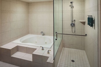Executive Room, 1 King Bed, Jetted Tub