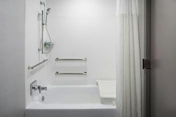 Room, 2 Queen Beds (Mobility Accessible, Tub)