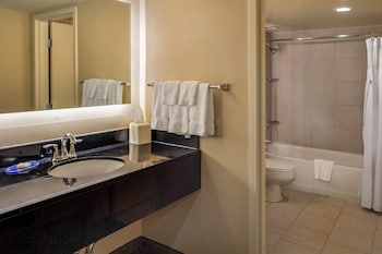 Standard Room, 1 King Bed, Refrigerator