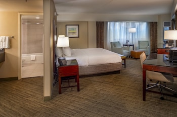 Standard Room, 1 King Bed, Refrigerator