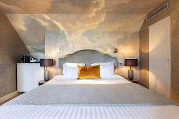 Romantic Room, Balcony