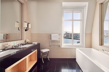 Suite (Imperial)