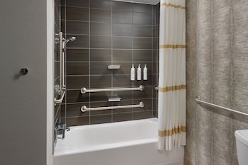 Room, 1 King Bed (Mobility Accessible, Tub)