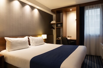Standard Room, 1 Queen Bed, Accessible (Free Breakfast)