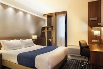 Standard Room, 1 Queen Bed (Free Breakfast)