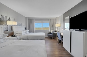 Room, 2 Queen Beds, Roll-in Shower