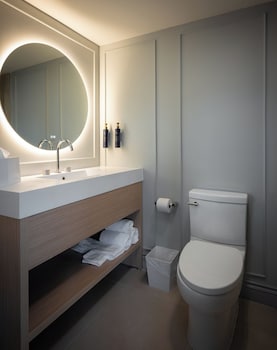 Luxe 2 Queen Beds