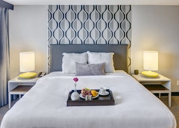 Deluxe Room, 1 King Bed, Non Smoking