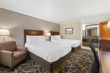 Standard Room, 2 Queen Beds, Non Smoking, Refrigerator & Microwave (Pet Friendly)