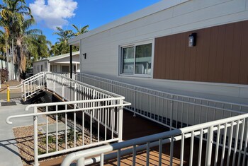 Deluxe 2 Bedroom cabin - S4 - Accessible