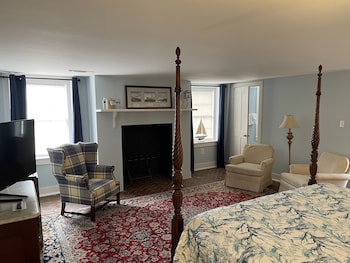 Room, 1 King Bed (401), Stairs Required