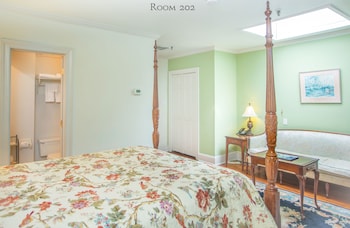 Room, 1 Queen Bed (202), Stairs Required