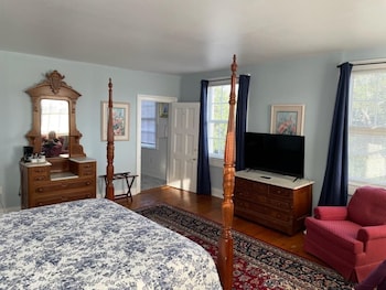 Room, 1 King Bed (406), Stairs Required