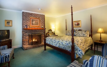 Room, 1 King Bed (107), Stairs Required