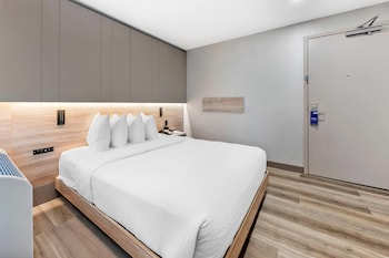 Room, 1 King Bed, Non Smoking (Upgrade)