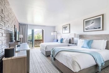 Room, 2 Queen Beds, Roll-in Shower (Roll In Shower)