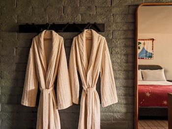 Room, 2 Queen Beds, Roll-in Shower (Roll In Shower)