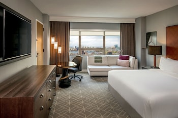 Traditional Room, 1 King Bed (Mobility/Hearing Access, Roll-In Shwr)