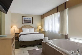 Jacuzzi Suite, Two Queen Beds